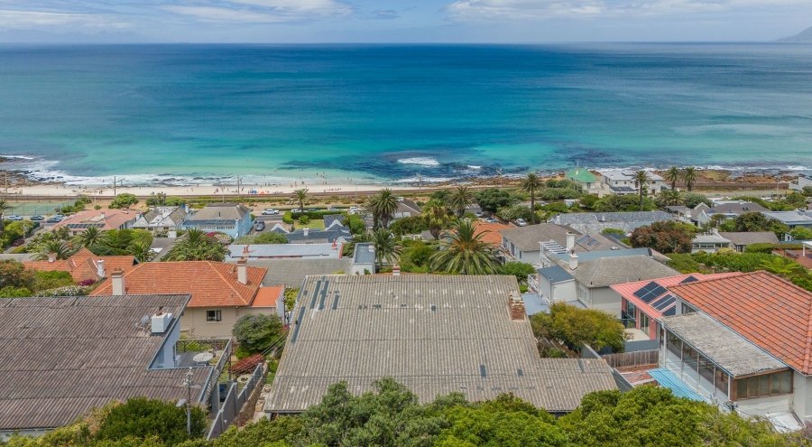 To Let 4 Bedroom Property for Rent in St James Western Cape